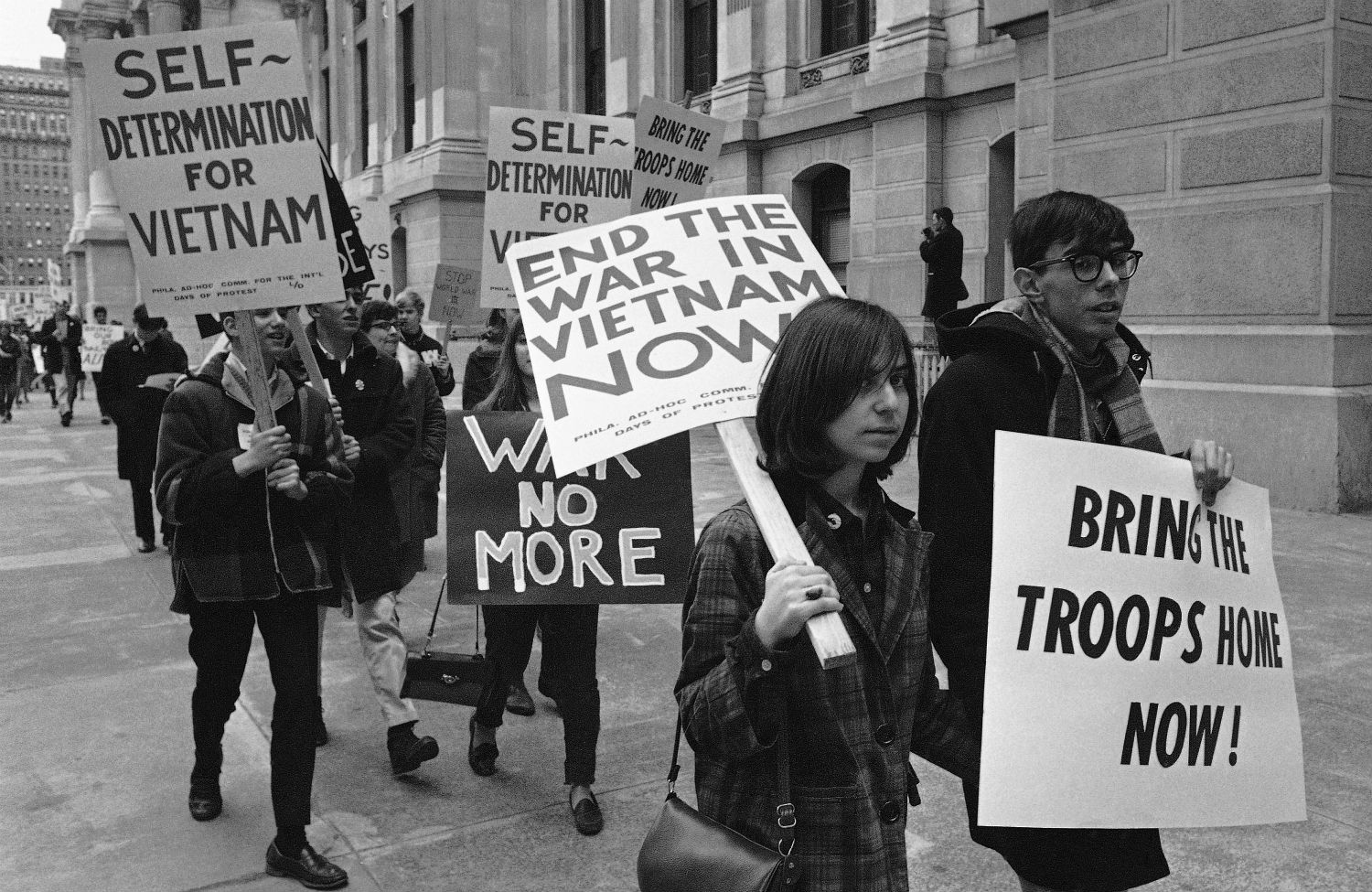 1966 年的越南战争抗议者。图片来源：The Nation，美联社照片/Bill Ingraham