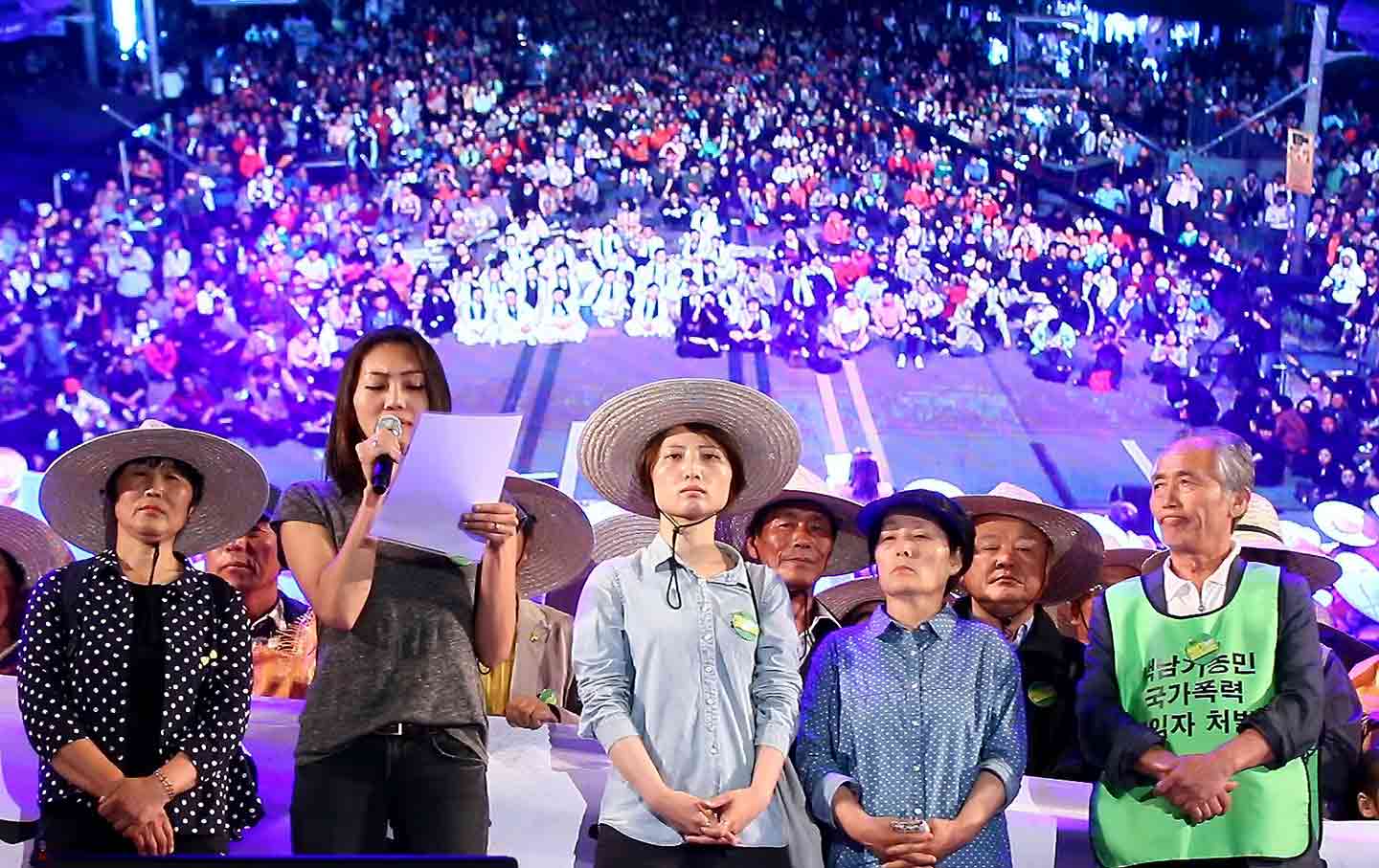 The family of injured farmer Baek Nam-gi