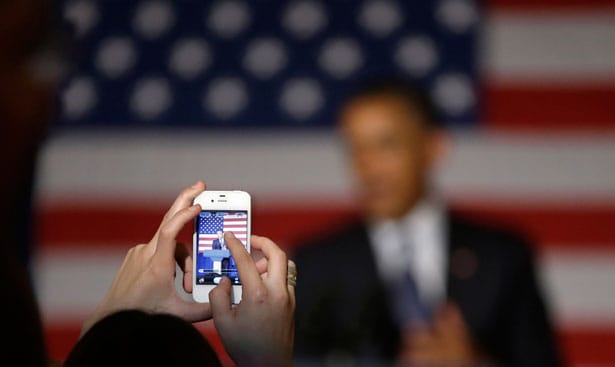 Cell-phone-taking-a-picture-of-President-Obama