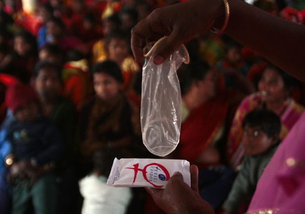 pemA-sex-worker-demonstrates-the-use-of-a-female-condom-during-an-Indian-HIVAIDS-awareness-campaign-in-2010.-Reuters-Rupak-De-Chowdhuriemp