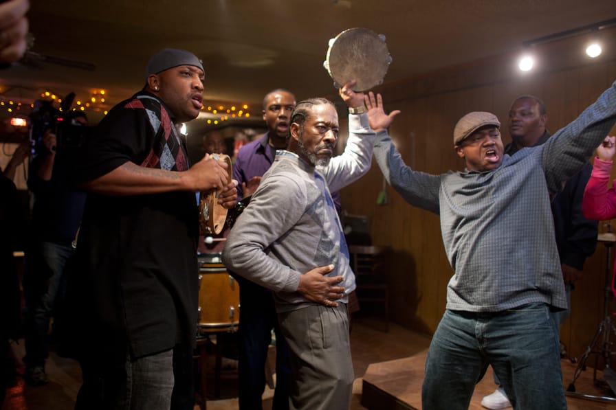 Clarke-Peters-as-Albert-Lambreaux-playing-the-tambourine-in-Treme