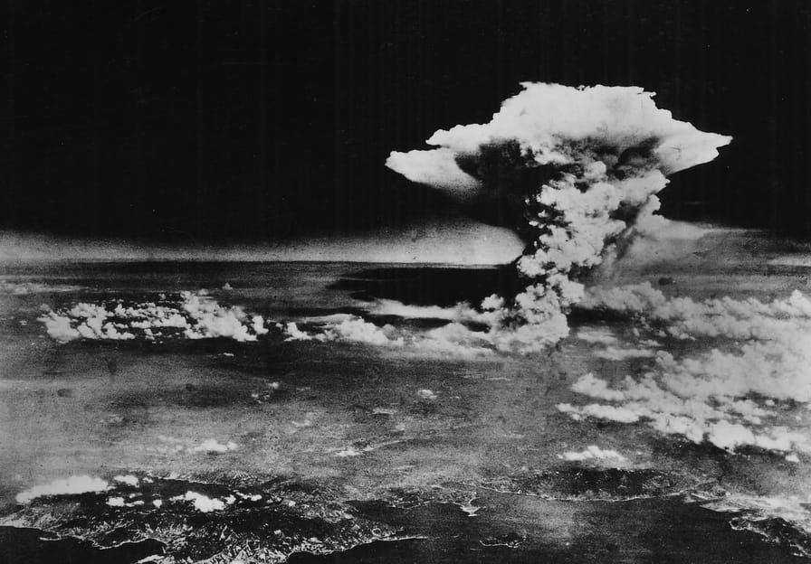 Atomic-cloud-over-Hiroshima
