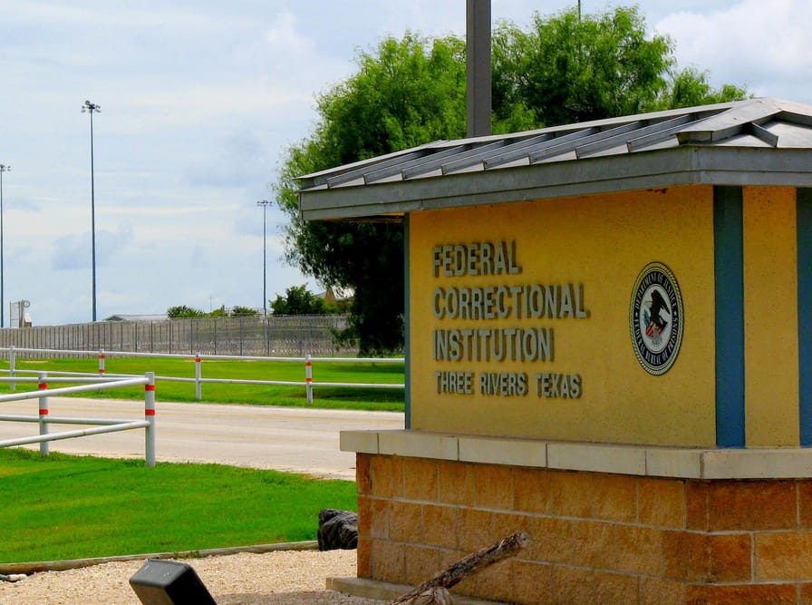 Obama-Plans-to-Grant-Clemency-to-‘Hundreds-Perhaps-Thousands’-of-Nonviolent-Drug-Offenders