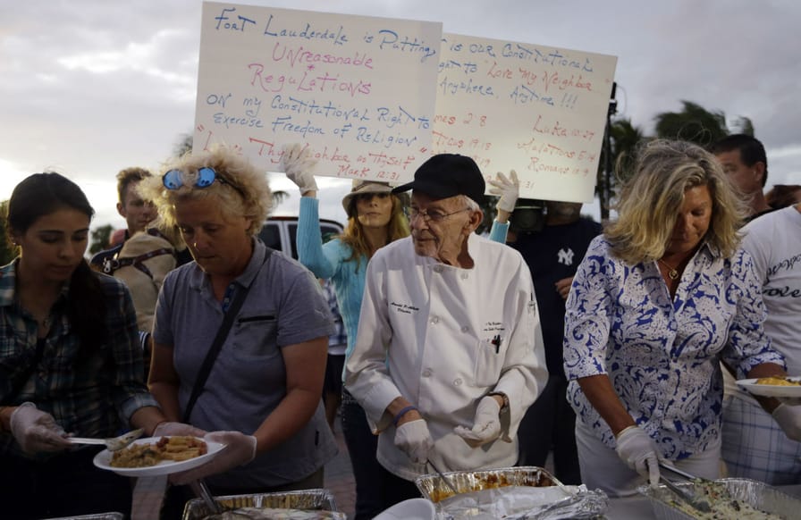 Homeless-advocate-Arnold-Abbott-serves-food-to-the-homeless-in-Fort-Lauderdale