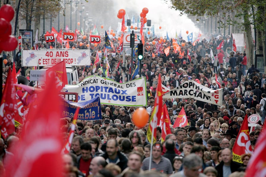 French-workers-take-part-in-a-demonstration-over-labor-reforms-in-Toulouse