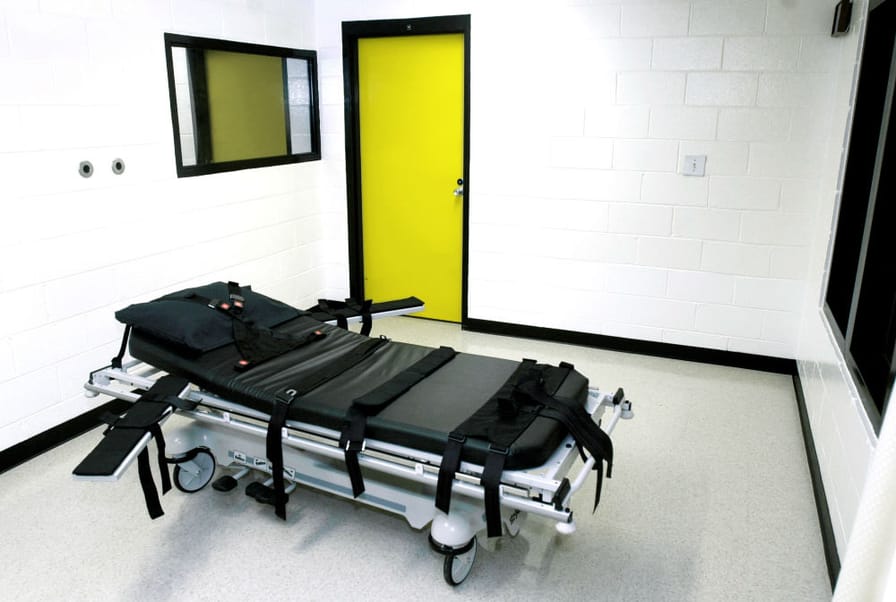 pemThis-2001-photo-shows-the-death-chamber-at-the-state-prison-in-Jackson-Georgia.-AP-PhotoRic-Feld-Fileemp