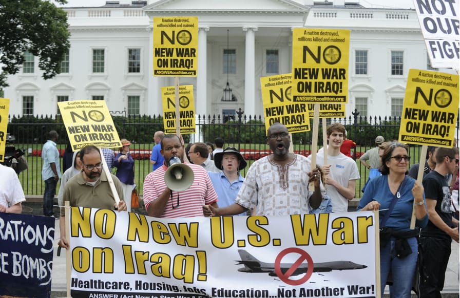 Antiwar-activists-gather-at-the-White-House