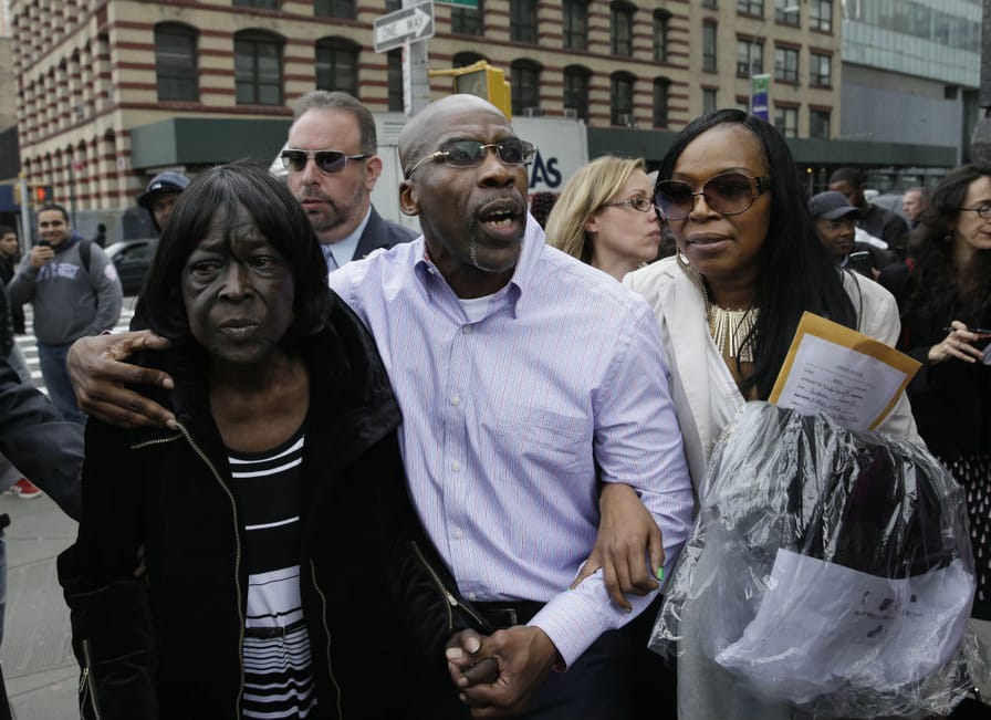 pemJonathan-Fleming-center-exits-the-courthouse-with-his-mother-Patricia-Fleming-left-and-his-ex-wife-Valerie-Brown-in-New-York-Tuesday-April-8-2014.-AP-ImagesSeth-Wenigemp