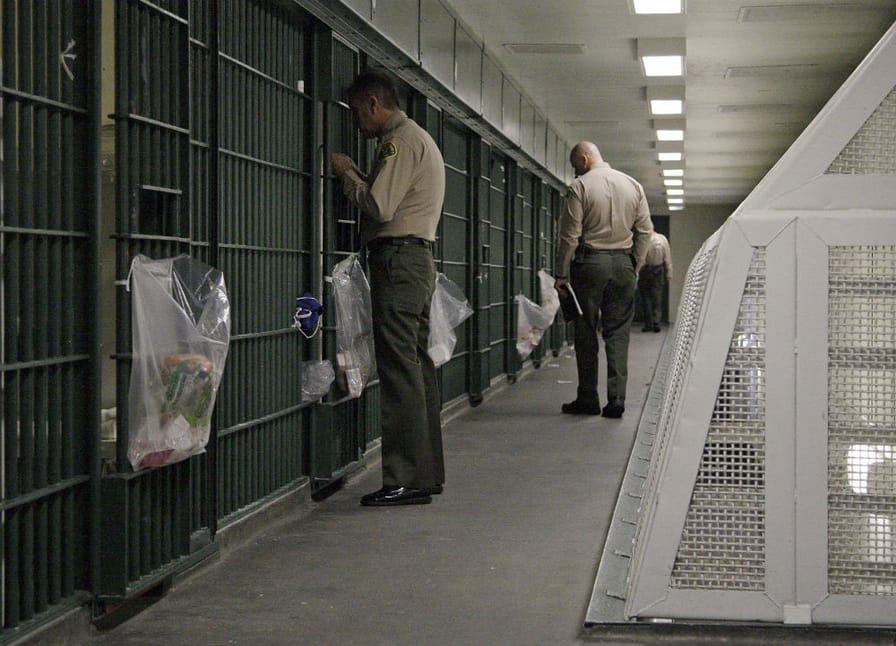 pLos-Angeles-County-Sheriff39s-deputies-inspect-a-cell-block-at-the-Men39s-Central-Jail-in-downtown-Los-Angeles.-AP-PhotoReed-Saxon-Filep