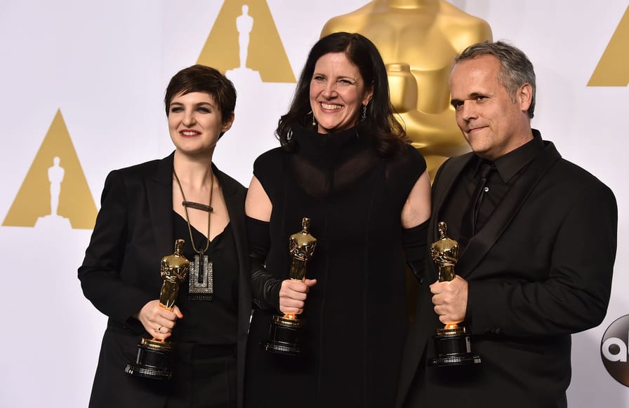 Laura-Poitras-at-the-Oscars-with-Citizenfour-award