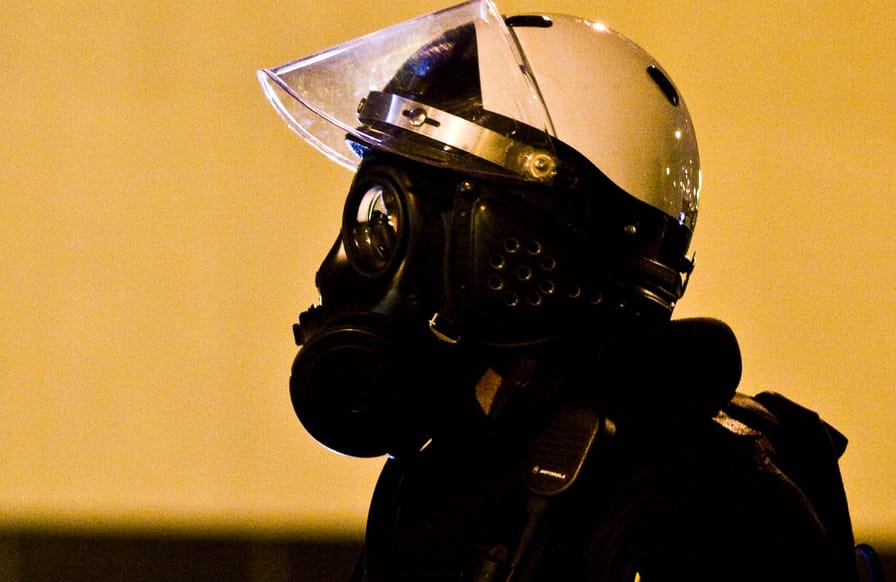 Police-wearing-gas-mask
