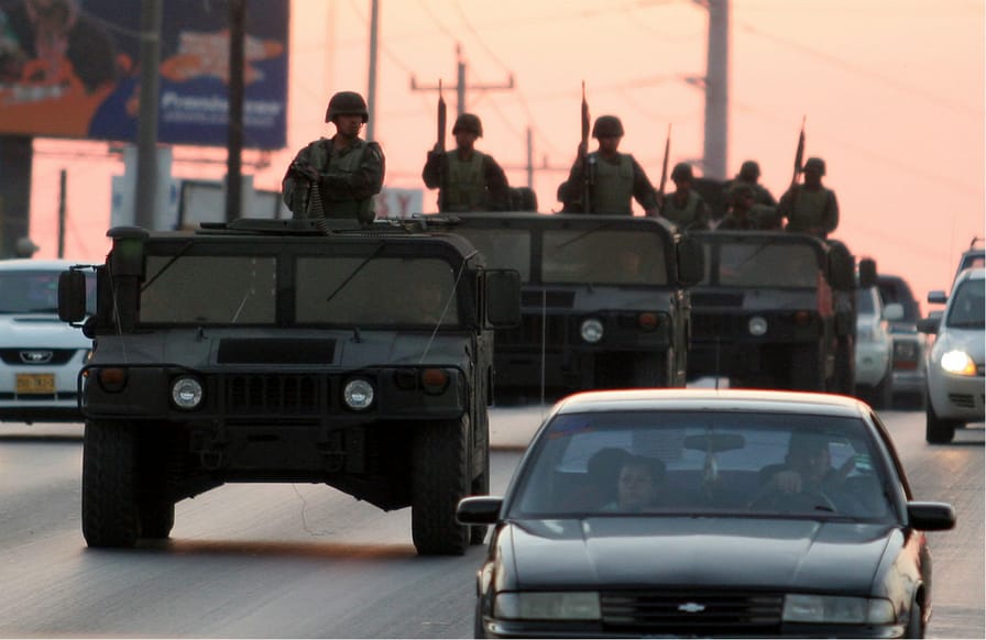 Mexican-soldiers-patrol-in-Reynosa-Mexico