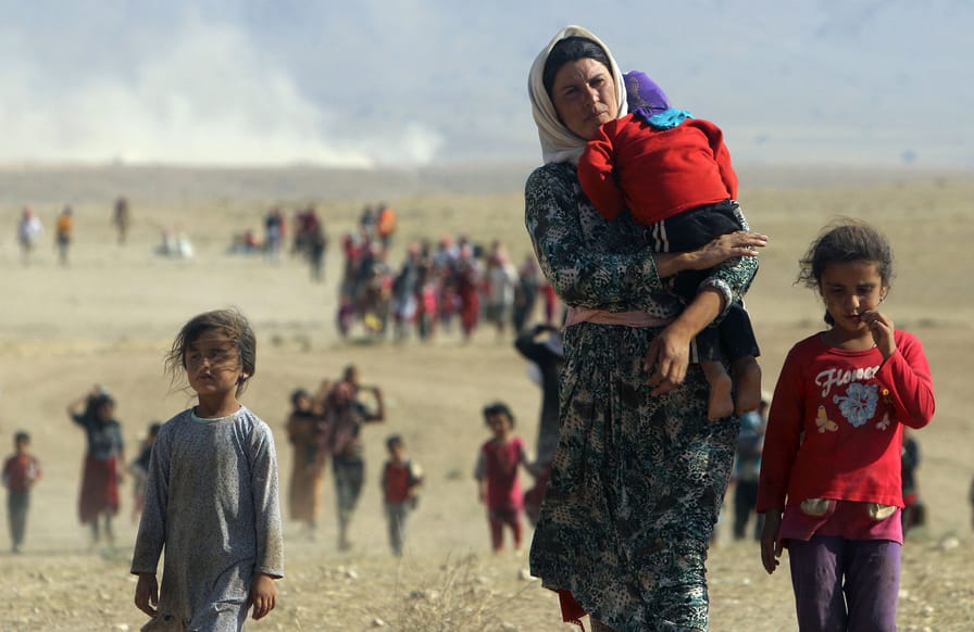 Yazidi-Refugees-flee-Iraq-towards-Syria