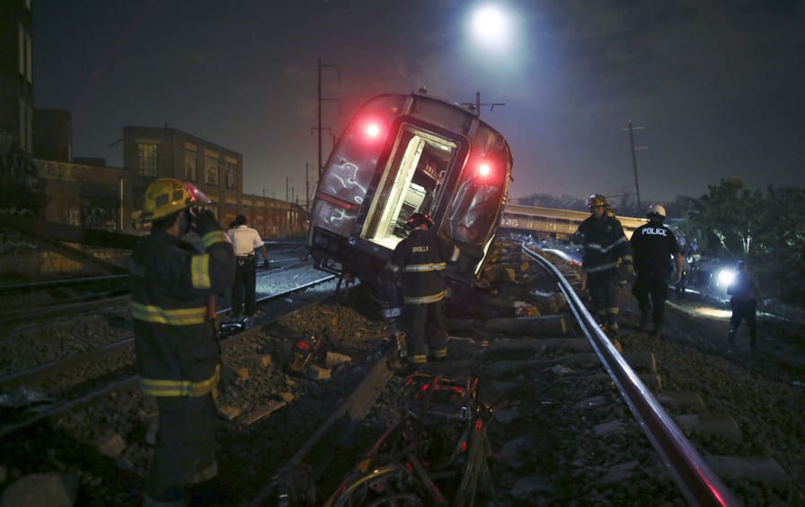 Amtrak-crash-AP-Photo-Joseph-Kaczmarek