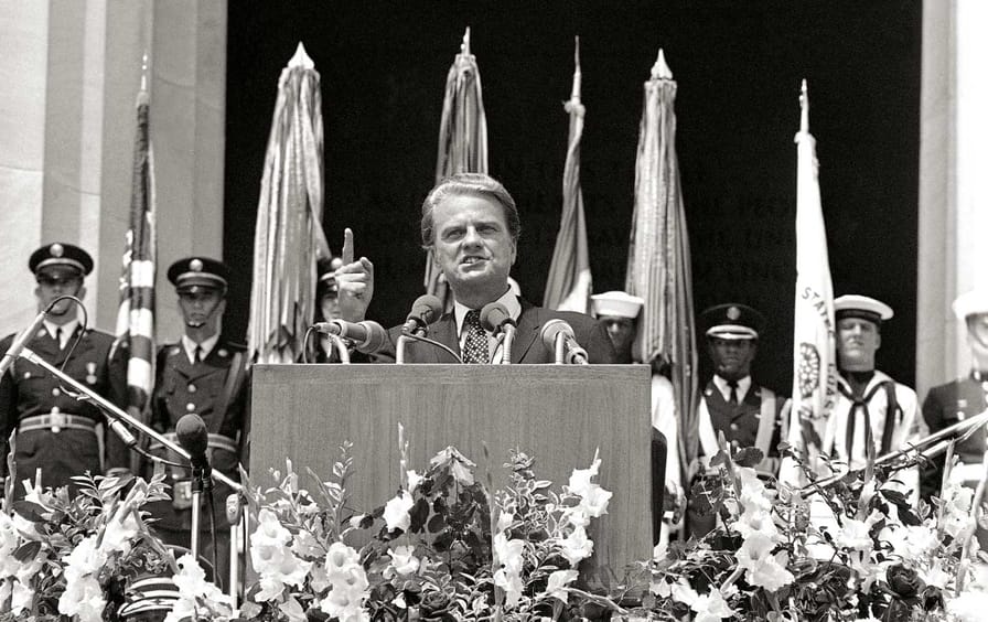 Billy-Graham-speaks-from-the-steps-of-the-Lincoln-Memorial-on-Honor-America-Day-July-4-1970