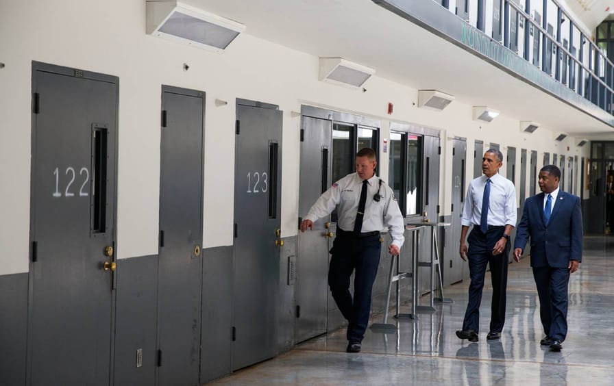 Obama_prison_AP_img