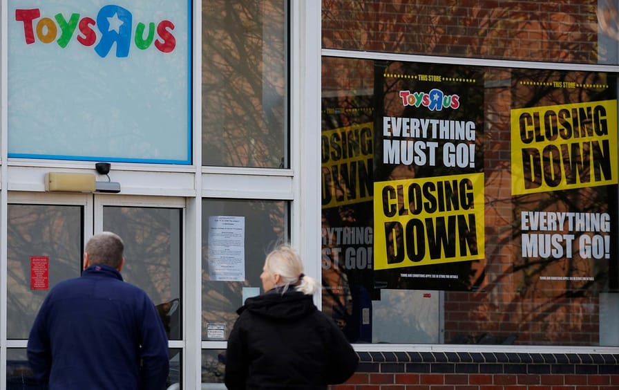 Toys R Us announces it will close all stores in Britain