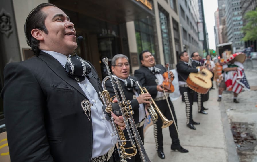 Mariachi-protest-aaron-schlossberg-ap-img