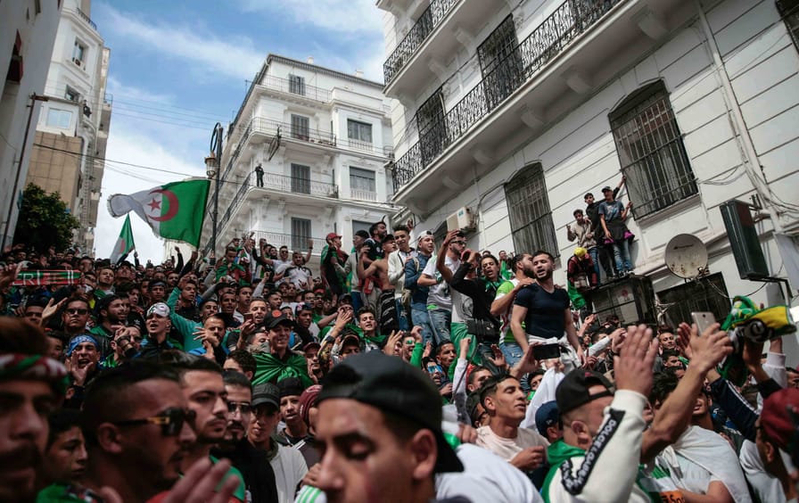 Soccer fans protest the Algerian state