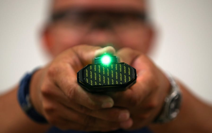 BolaWrap_non-lethal_weapon_img