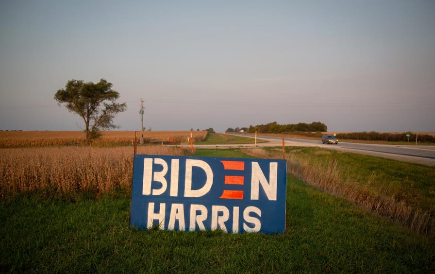 biden-harris-sign-iowa-gty-img