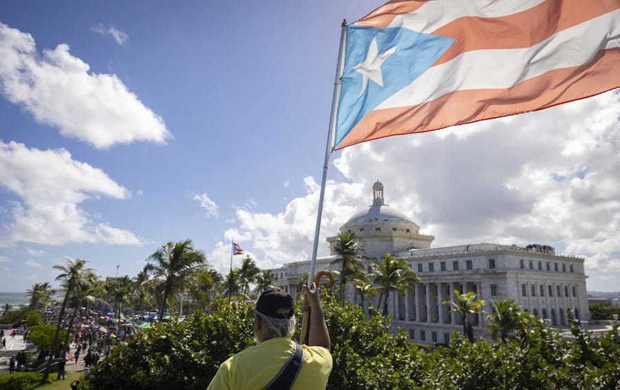 Teachers protest for a better salary in Puerto Rico