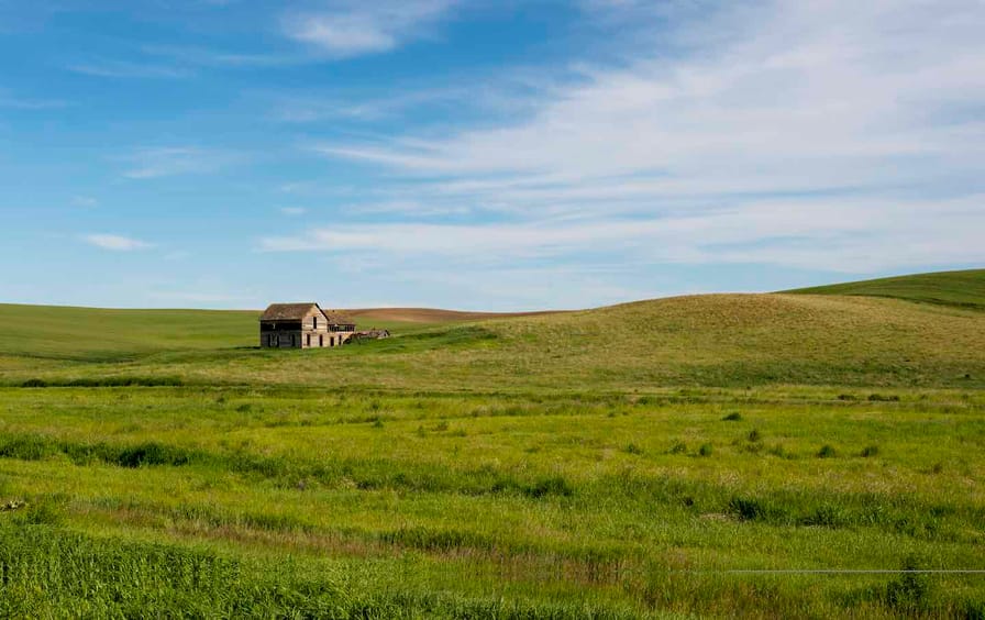 View of old barn near Rosalia, Whitman County in the Palouse