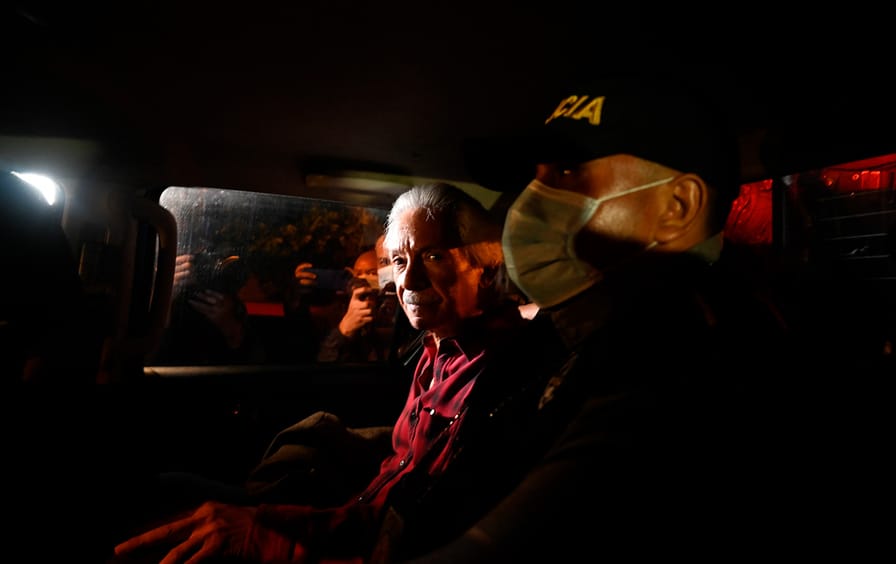 Guatemalan journalist Jose Ruben Zamora, president of the newspaper elPeriódico, looks out from inside a vehicle after being arrested