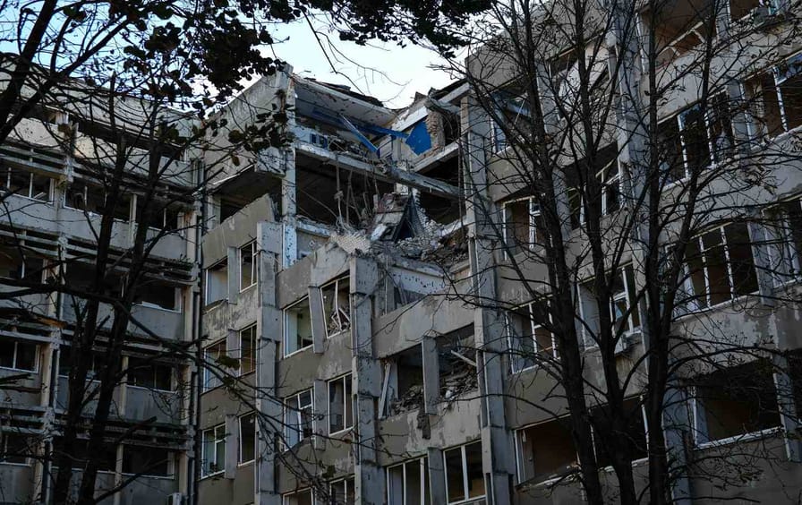 building-in-Ukraine-bombed