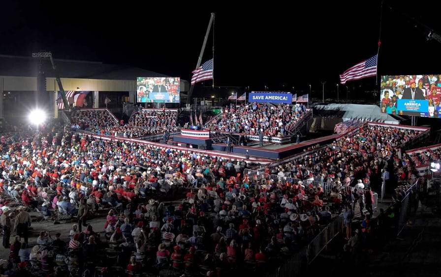 Photo of the crowd at a Trump rally in Texas