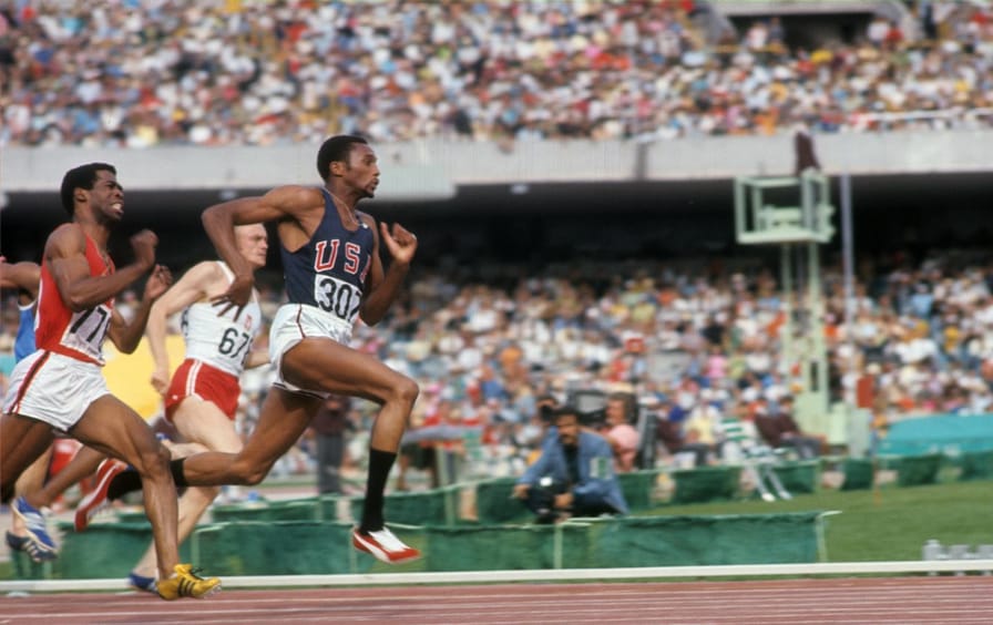 USA’s Tommie Smith leading the race