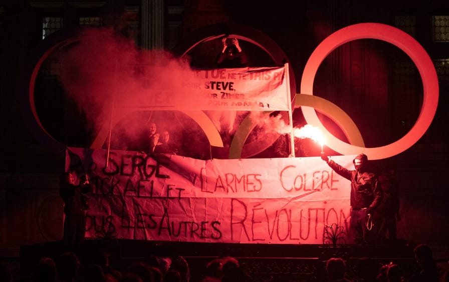 Mensen demonstreren in Parijs, Frankrijk, 30 maart 2023