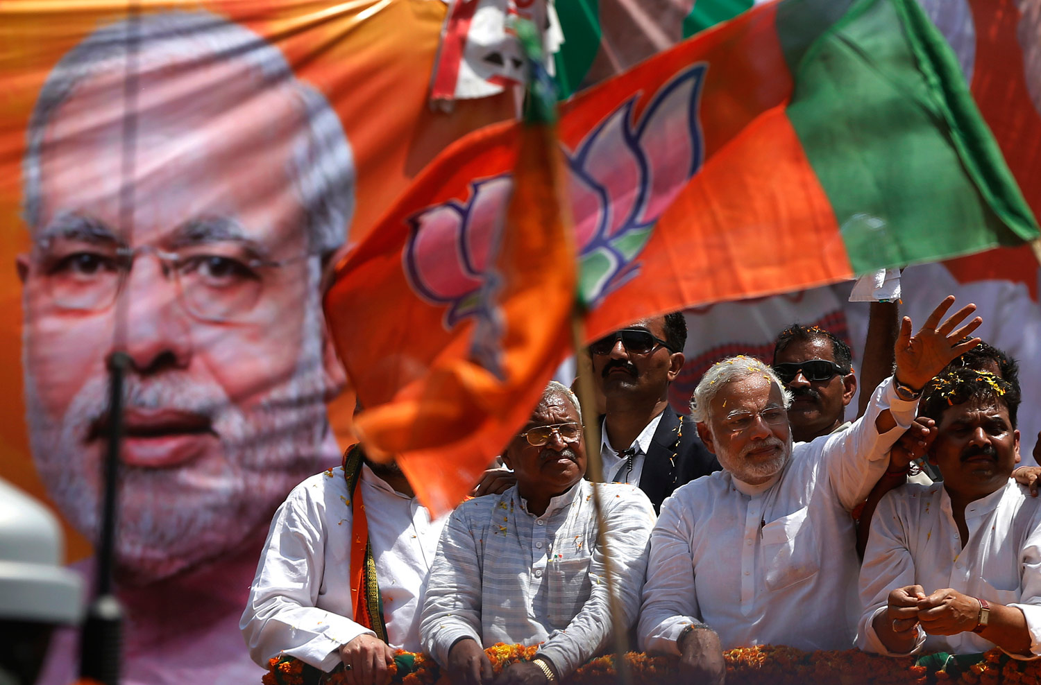 The Times Of India on X: #WATCH  Prime Minister Narendra Modi received a  rousing welcome at Yadgir in Karnataka earlier today.   / X