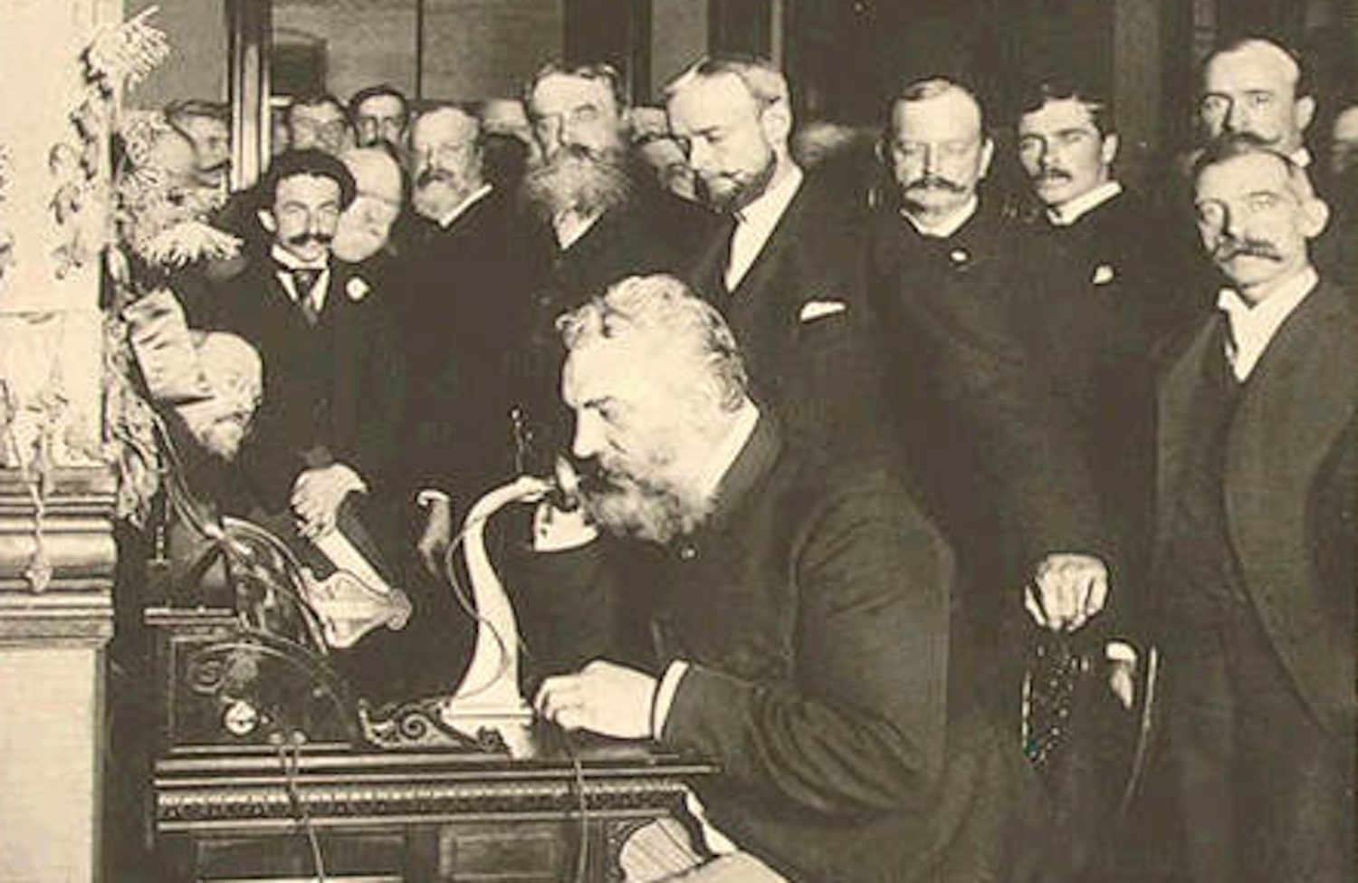 alexander_graham_bell_phone_cc_img.jpg