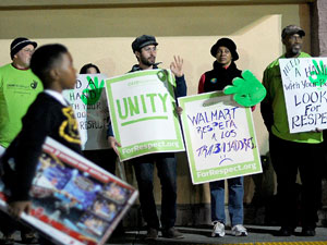 Walmart Workers Plan ‘Widespread, Massive Strikes and Protests’ for Black Friday 2013