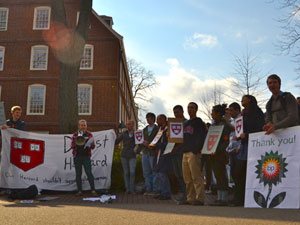 Harvard Vice President Reluctantly Accepts Signatures for Fossil Fuel Divestment