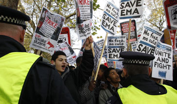 Police Detained UK Student Protesters En Masse: A Firsthand Account