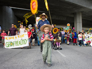 Thousands Protest Chevron Oil Refinery in Richmond, California
