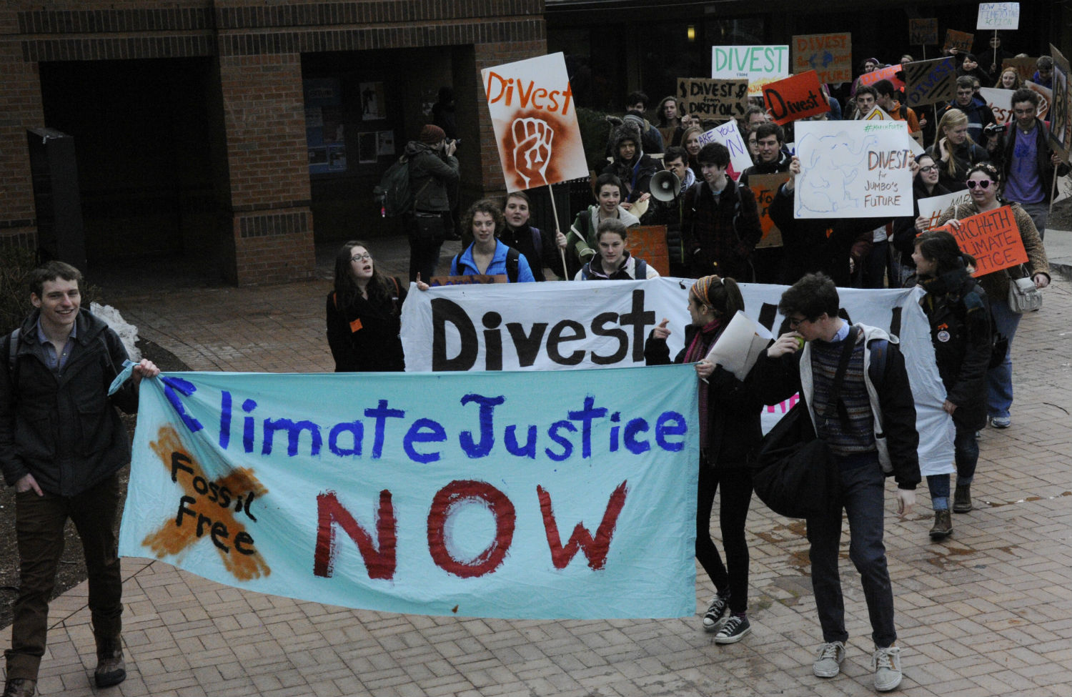 Tufts Students Say Fear Held the University Back From Fossil Fuel Divestment