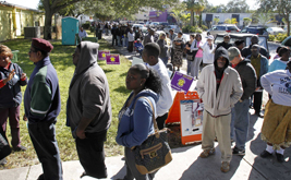 Tea Party Group Blocks Florida Voters, Stops Water Handouts at Polls