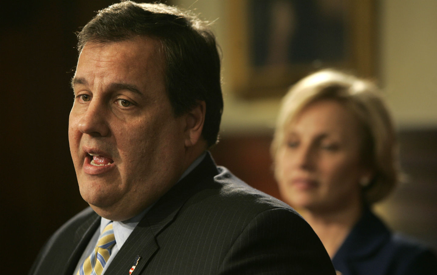 Chris Christie Uses Prisoners to Fix His Office Furniture