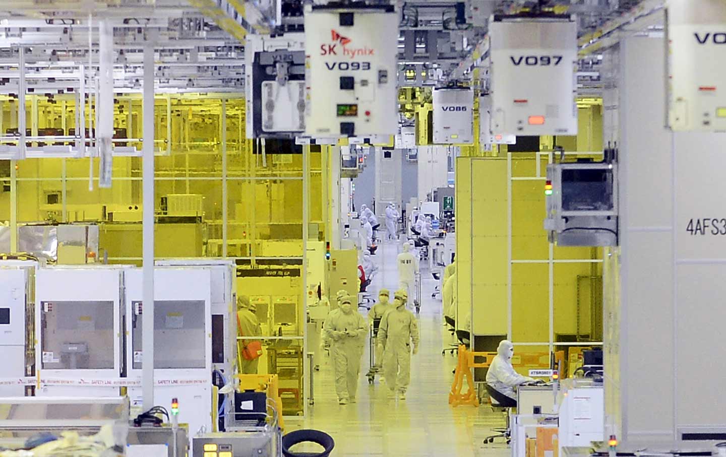 SK Hynix workers