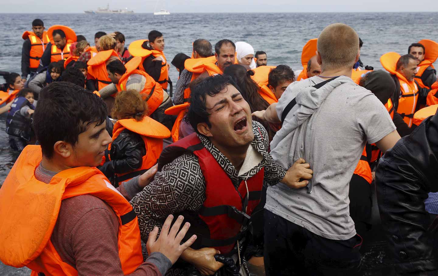 Meet the Heroic Greeks Rescuing the Refugees the EU Has Abandoned
