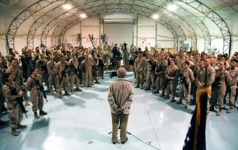 Hagel speaks with Afghanistan troops