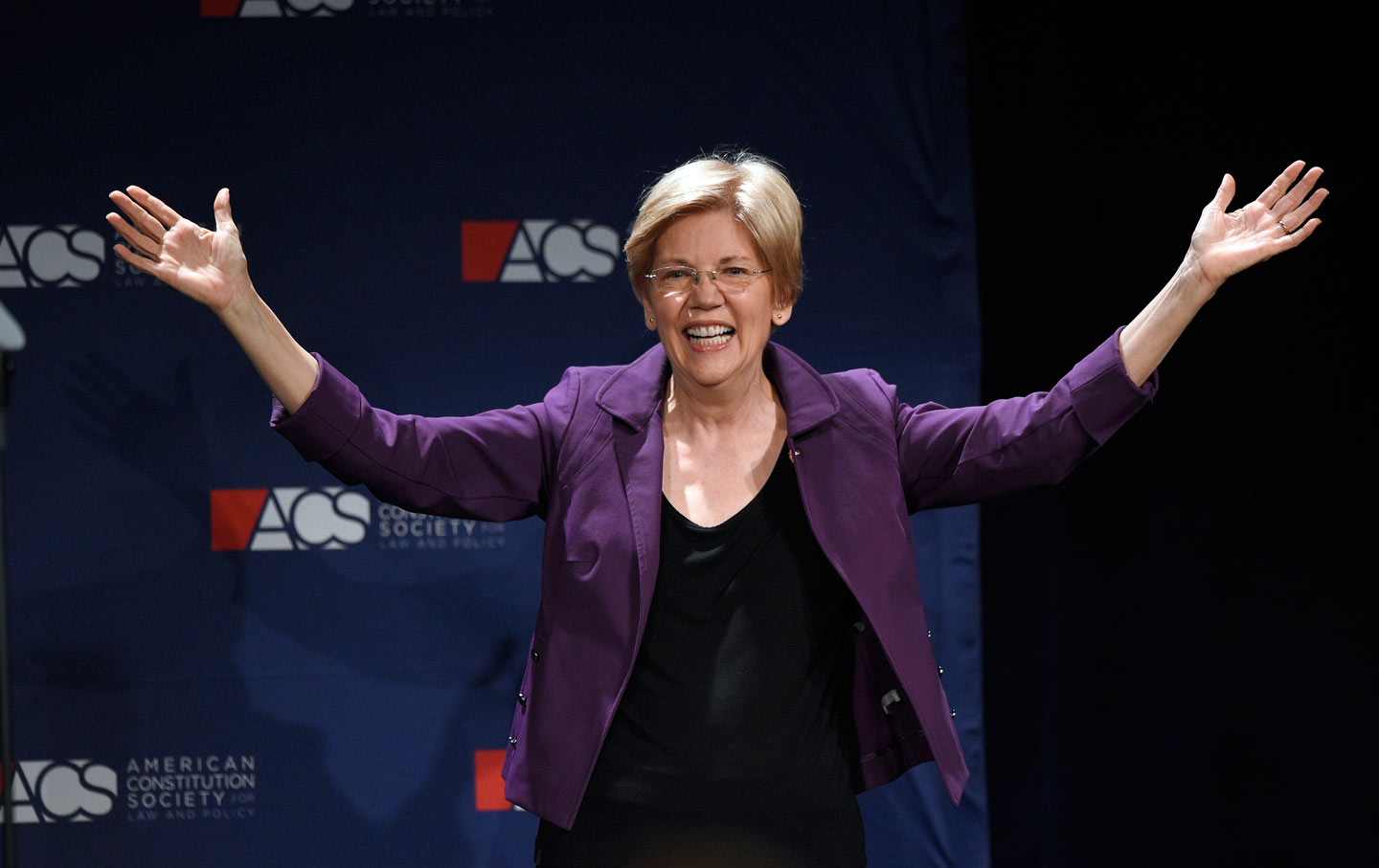 Elizabeth Warren endorses Clinton