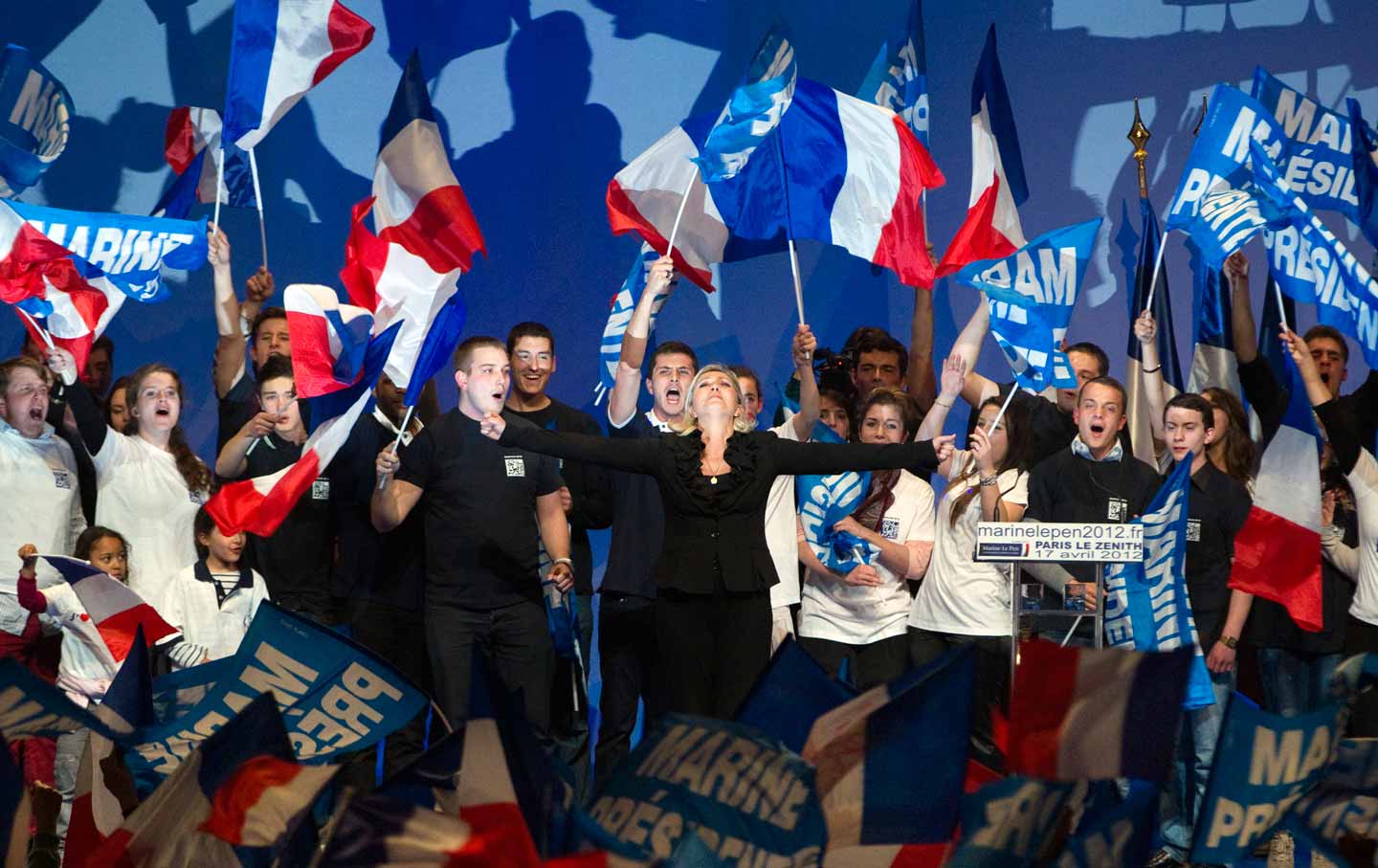 Marine Le Pen sings national anthem