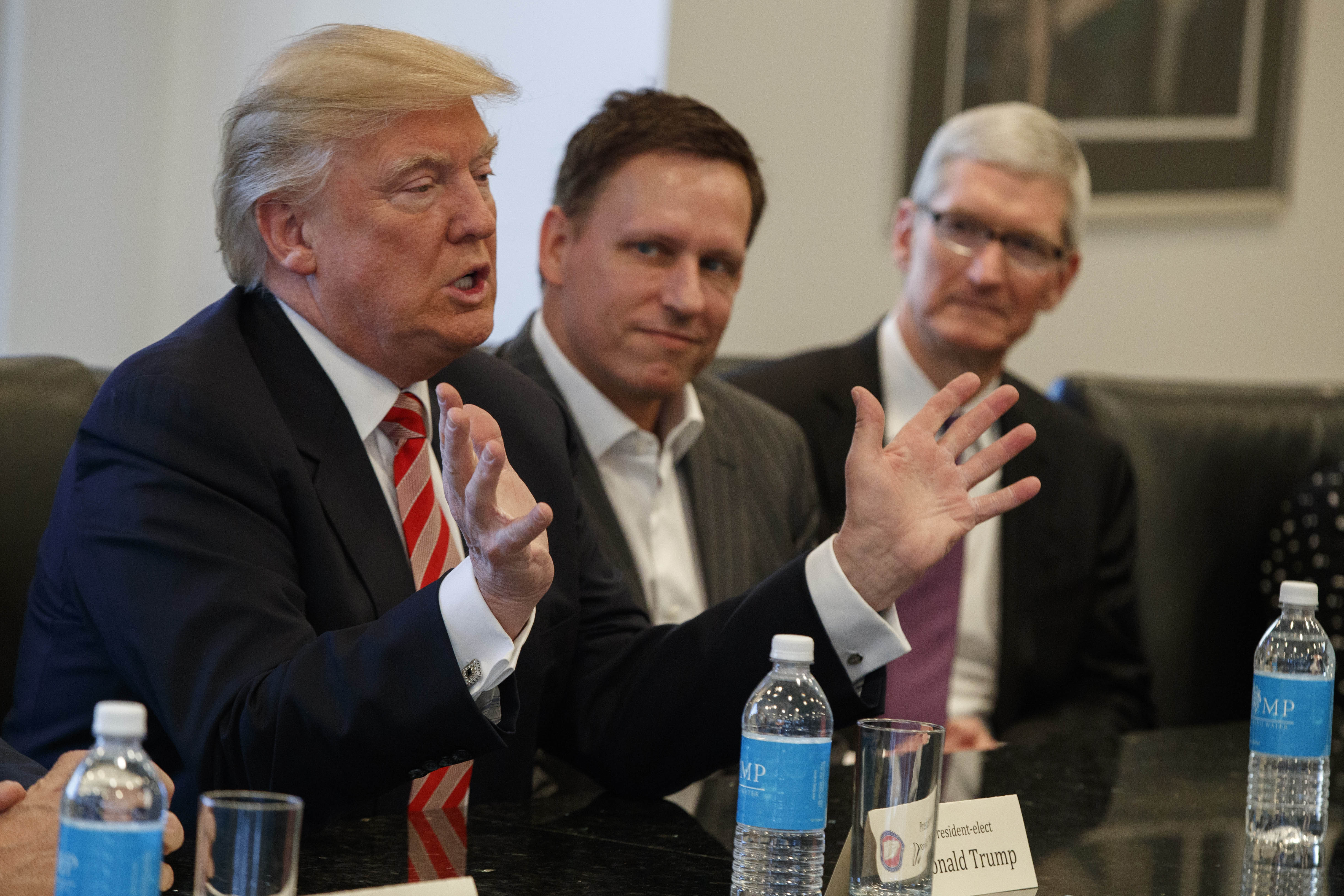 Peter Thiel and Tim Cook with President-elect Trump at meeting