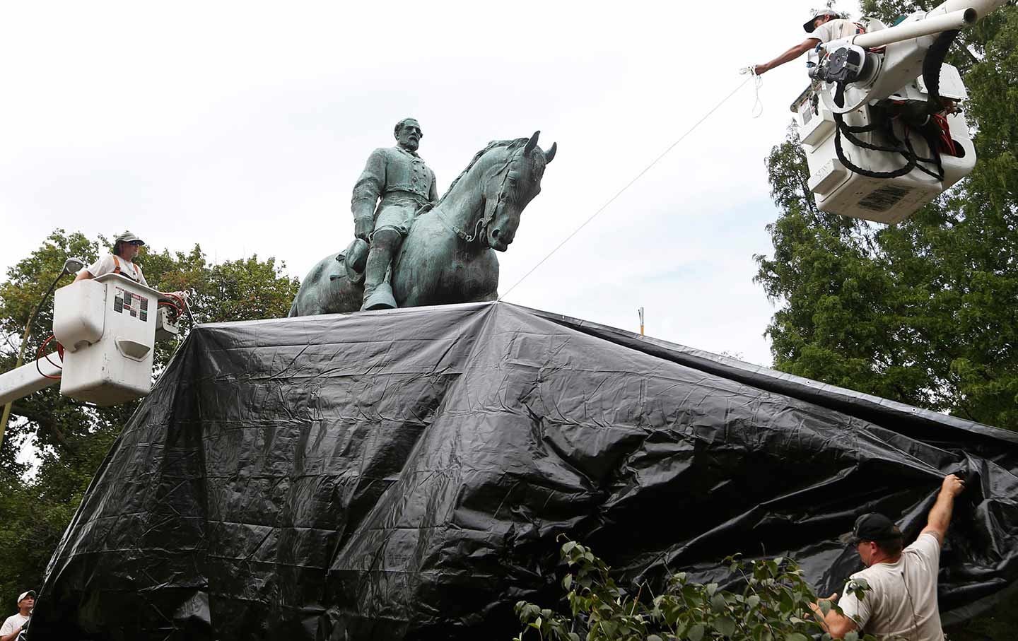 Robert E. Lee Statue