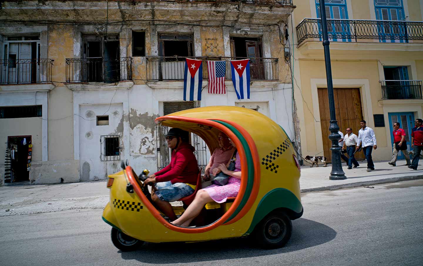 Tourists in Havana taxi