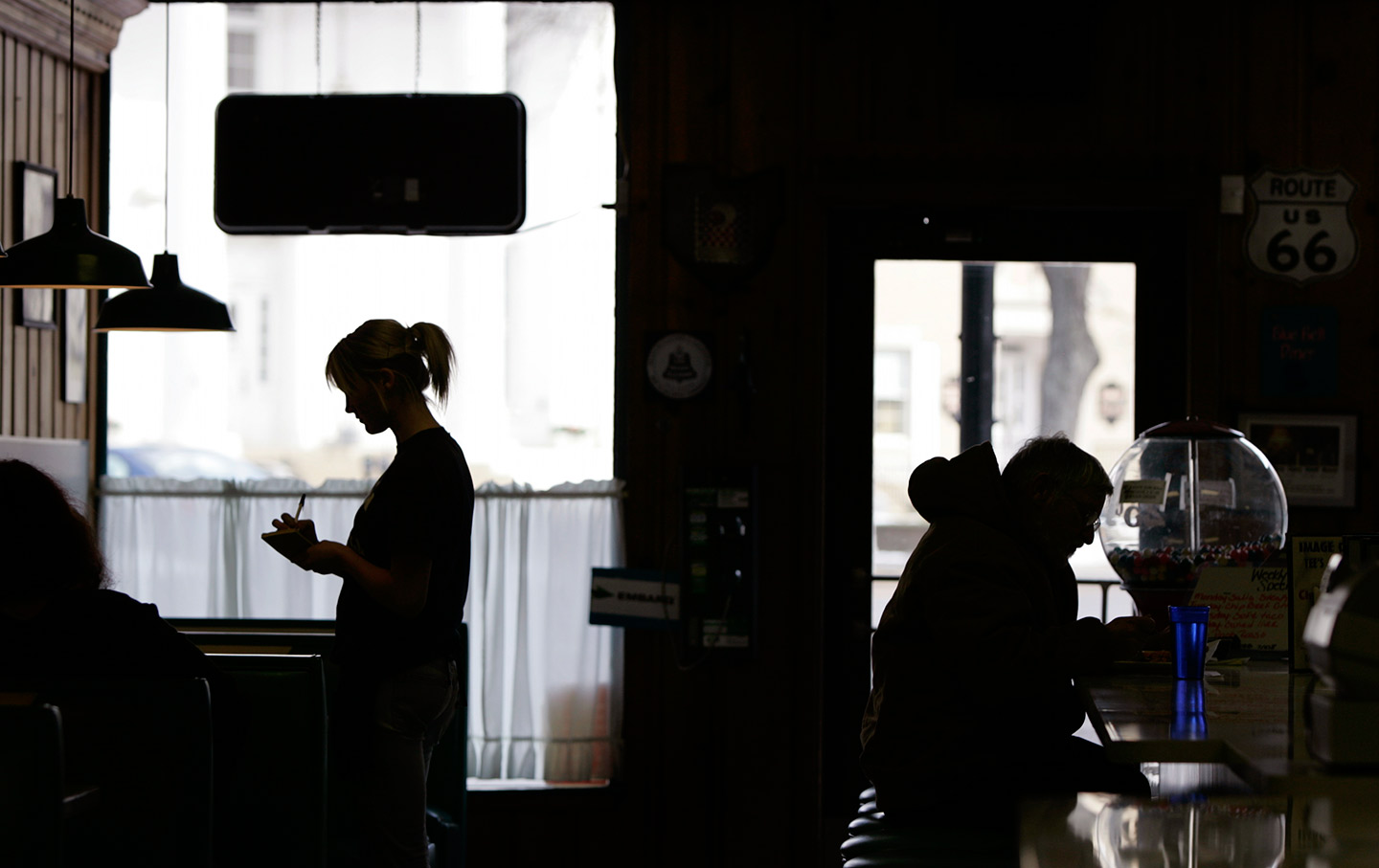 ‘It Becomes Your Job to Provide the Girlfriend Experience’: Women’s Stories of Work in Food Service